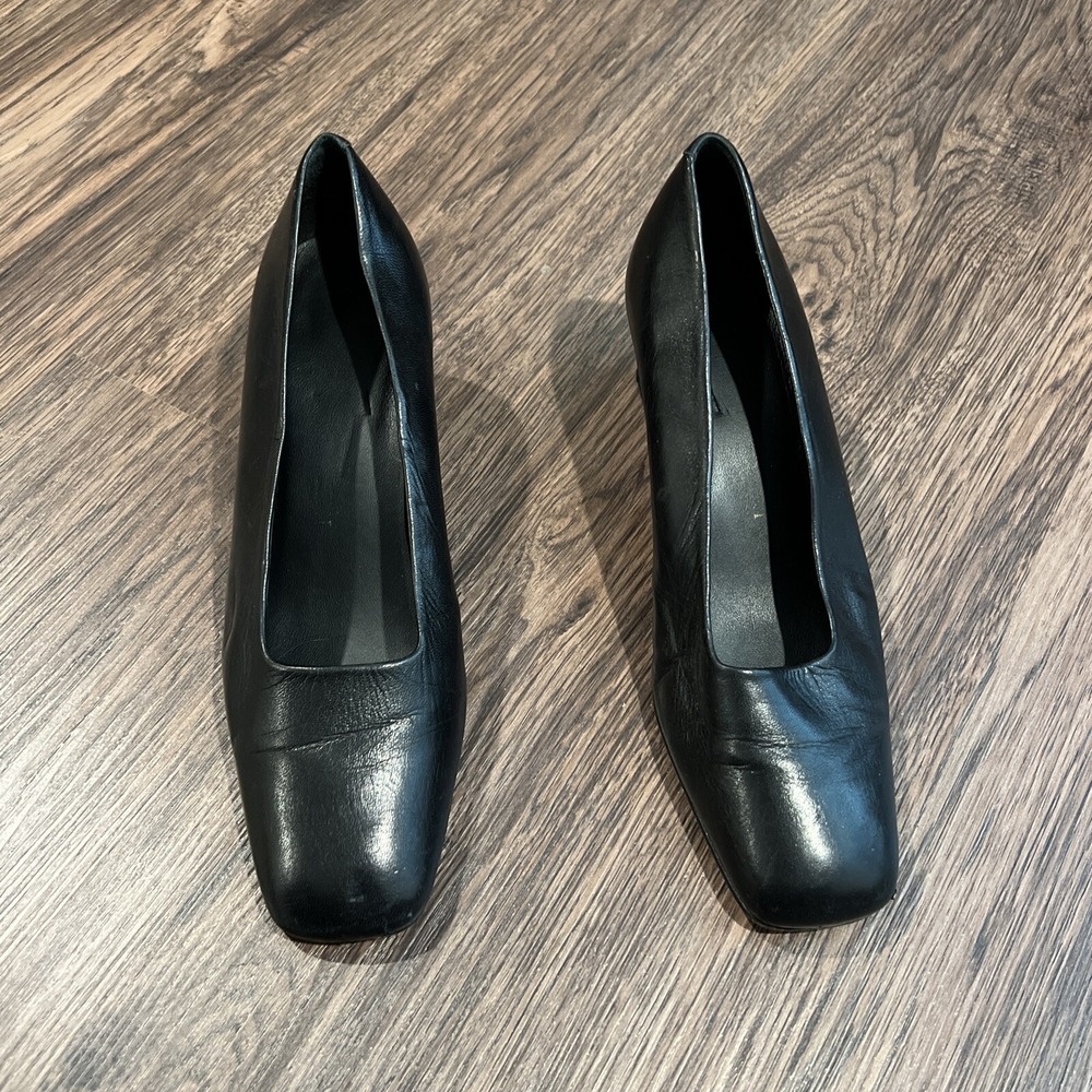 vero cuoio Black Leather Square Toe Black Heels. Size 9